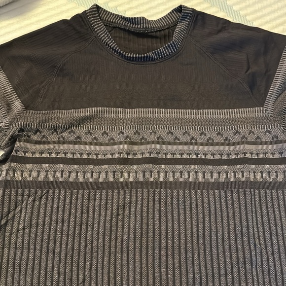 Lululemon active long sleeve shirt - Picture 2 of 4